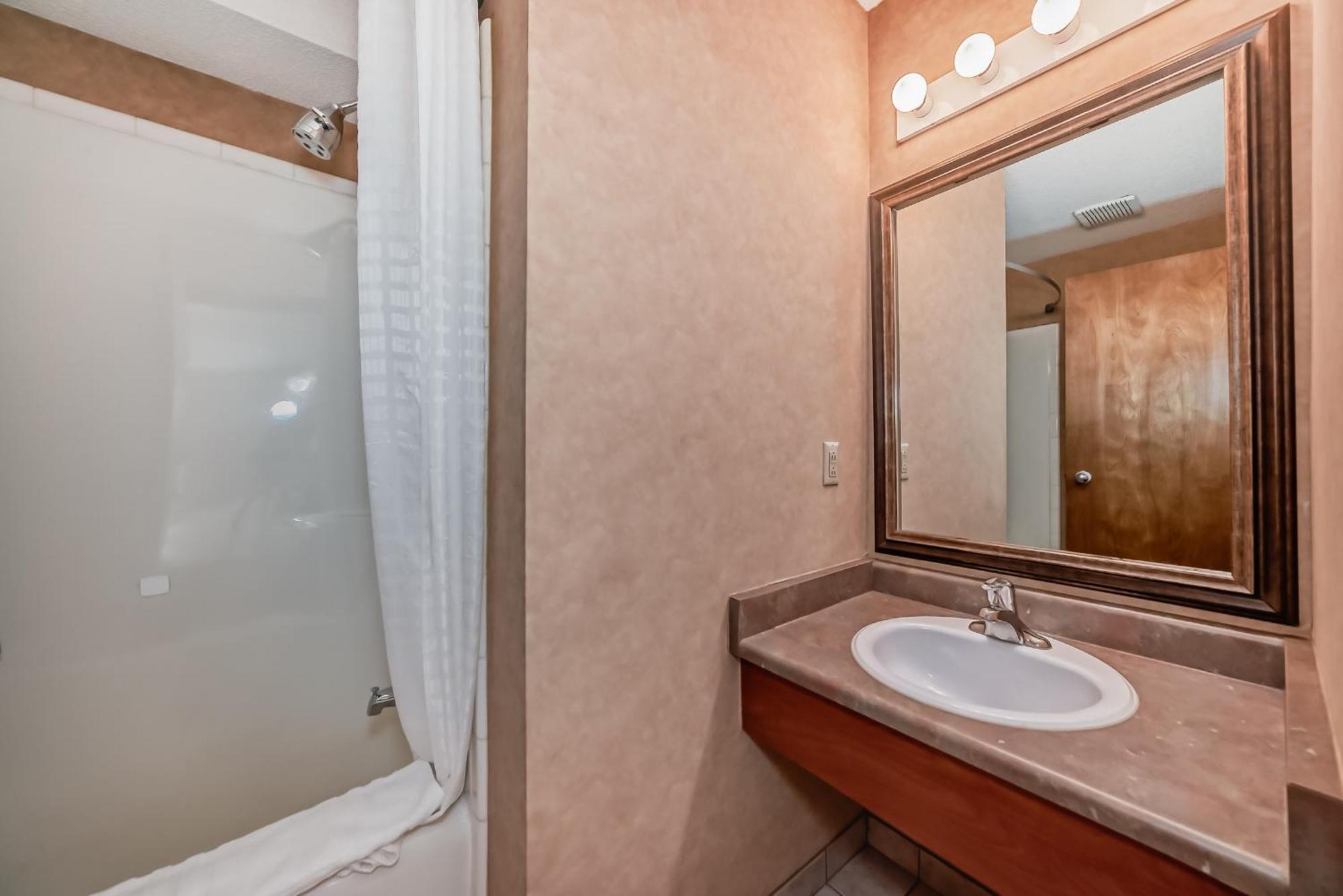 Stony Plain Inn & Suites Dış mekan fotoğraf