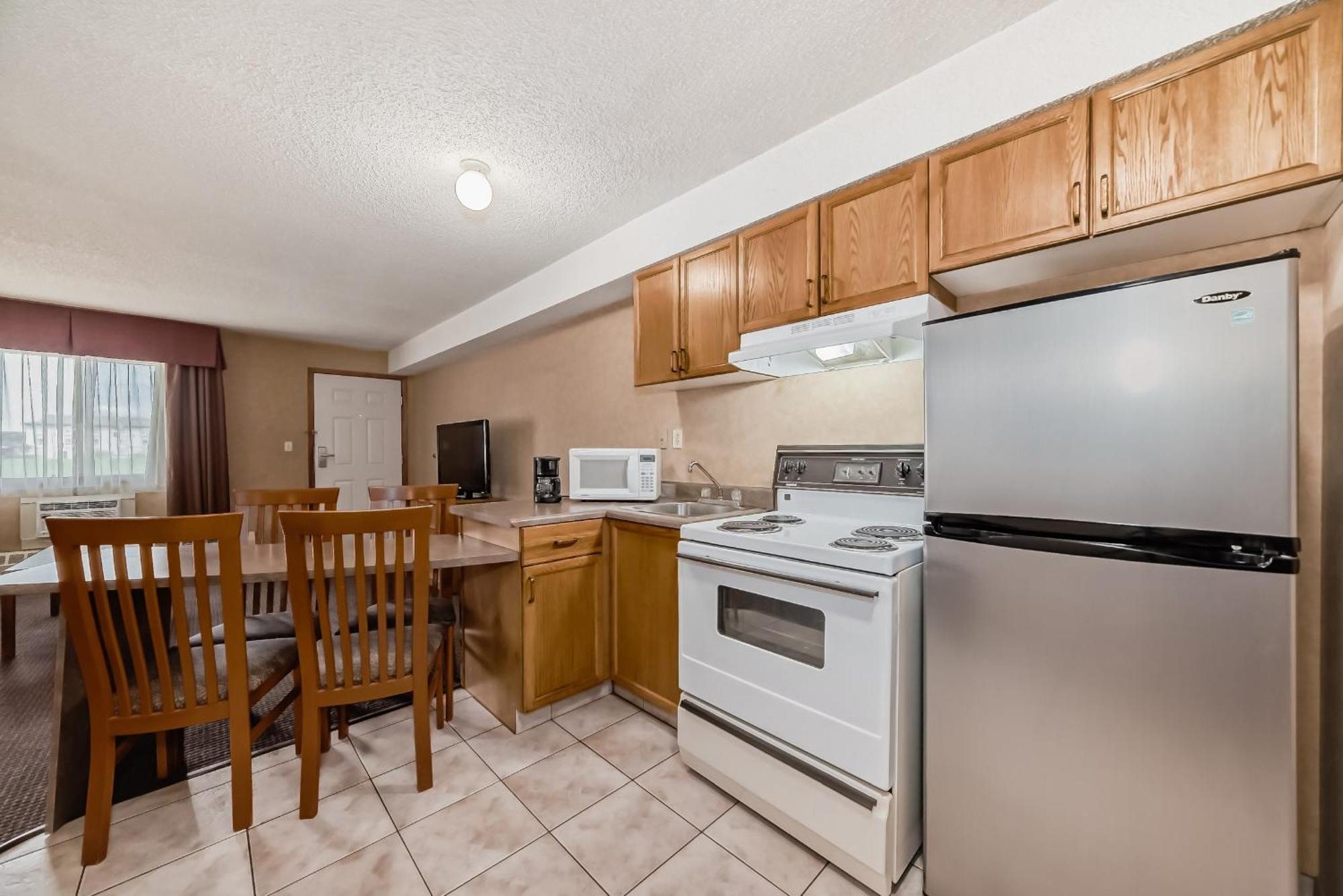 Stony Plain Inn & Suites Dış mekan fotoğraf
