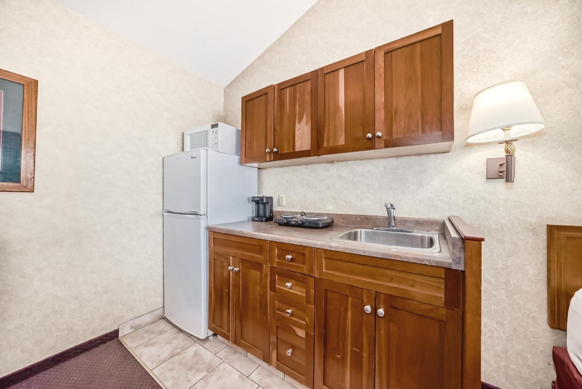 Stony Plain Inn & Suites Dış mekan fotoğraf