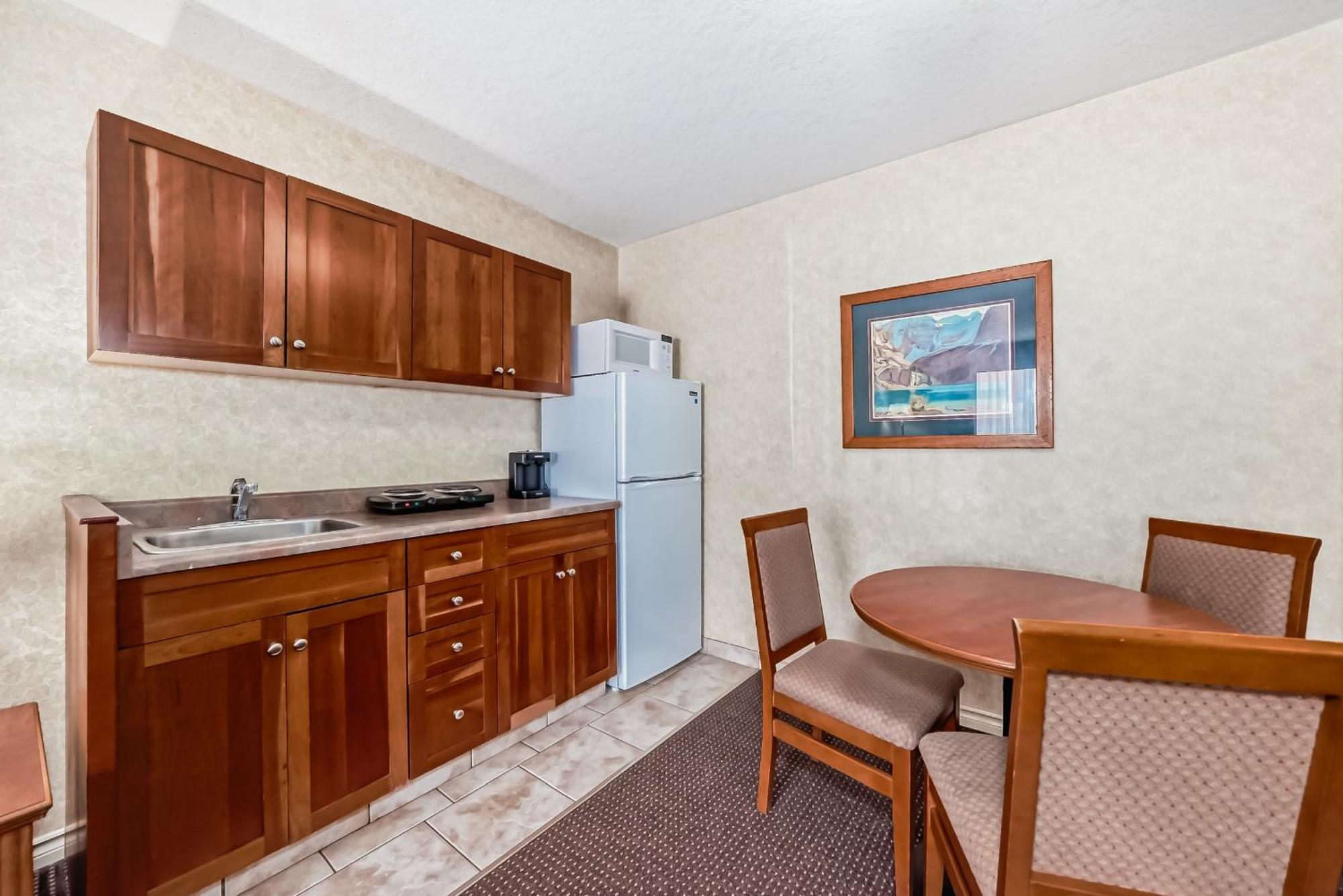 Stony Plain Inn & Suites Dış mekan fotoğraf