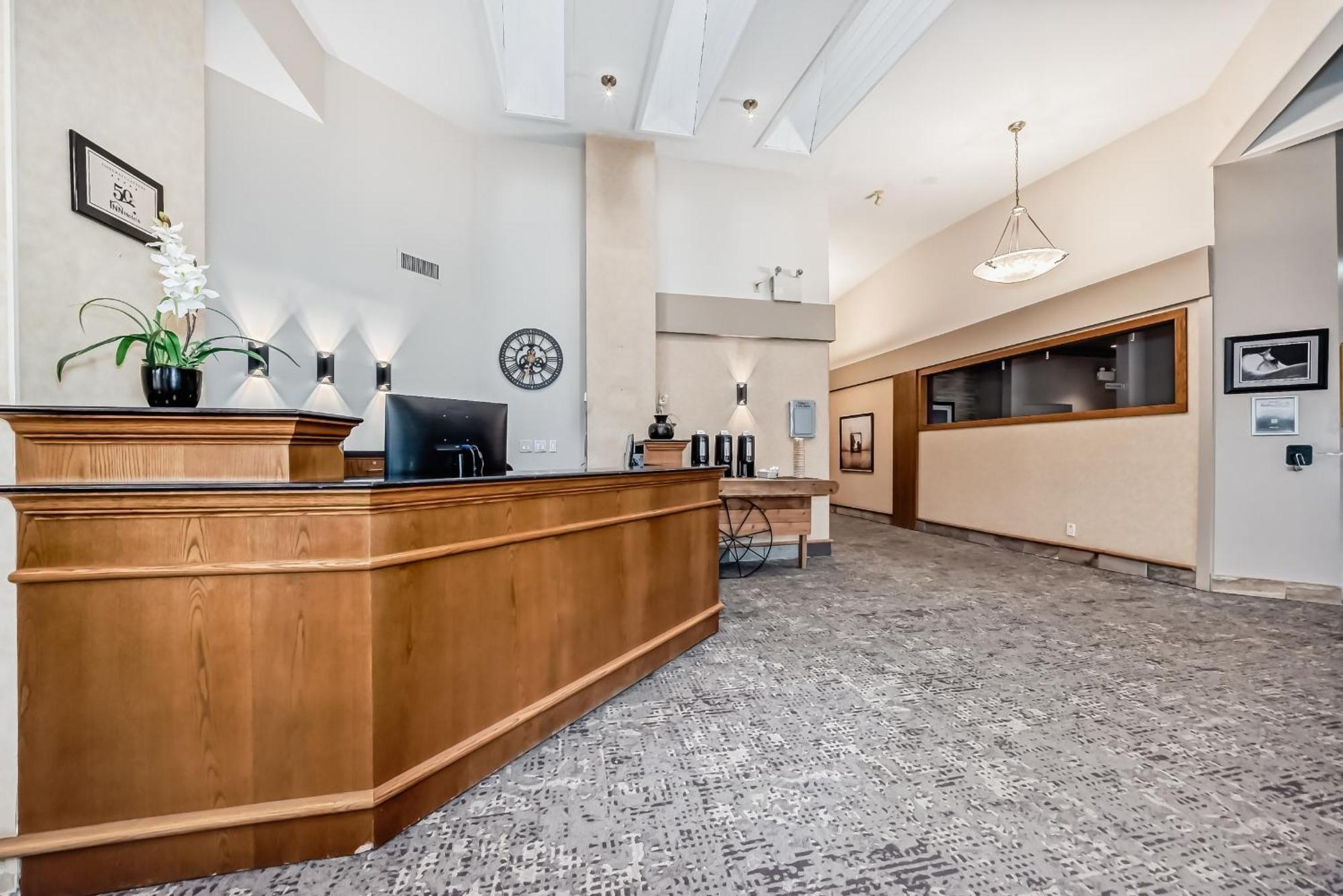 Stony Plain Inn & Suites Dış mekan fotoğraf
