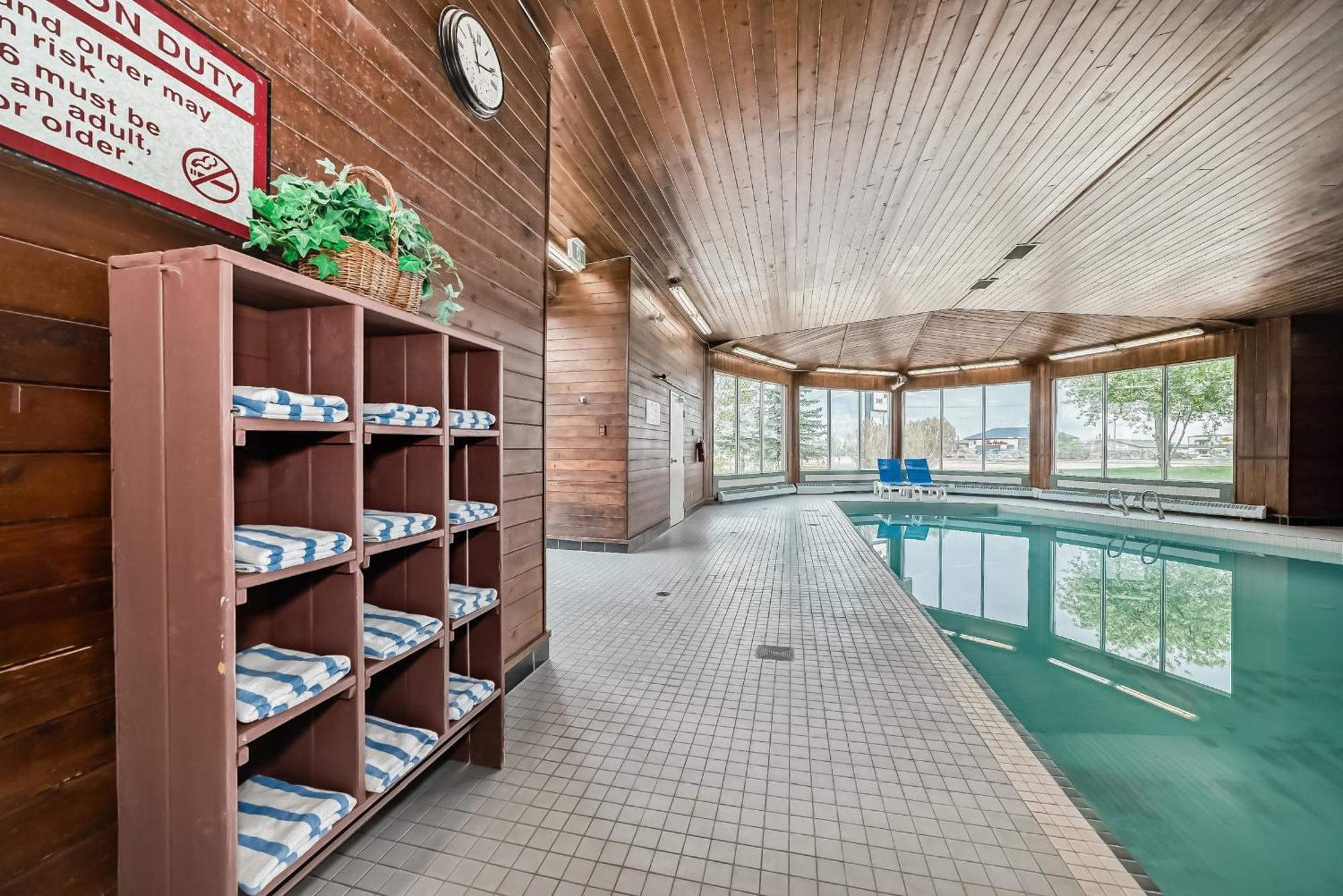 Stony Plain Inn & Suites Dış mekan fotoğraf