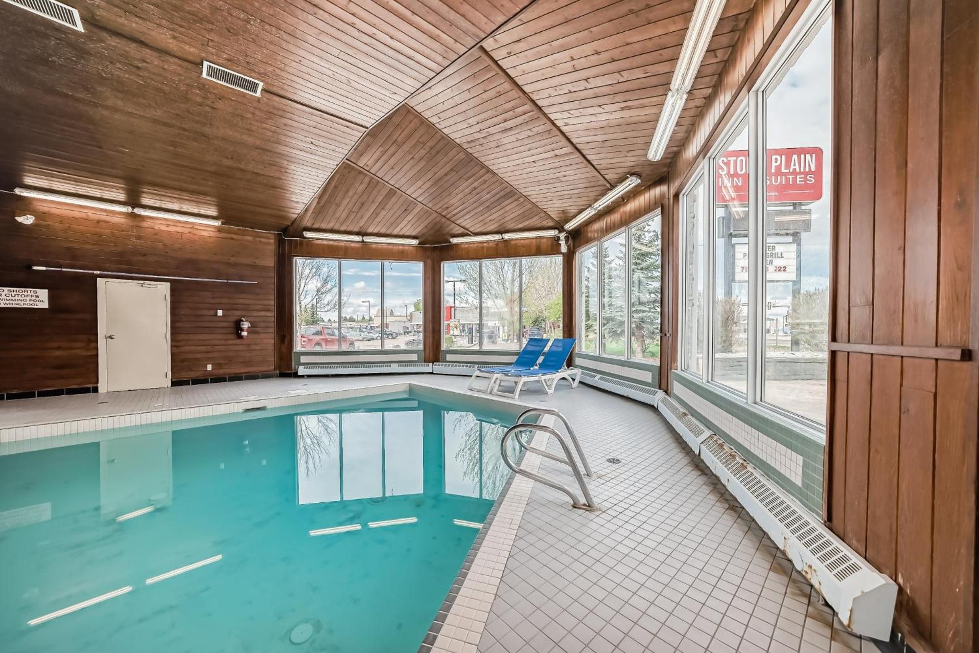 Stony Plain Inn & Suites Dış mekan fotoğraf