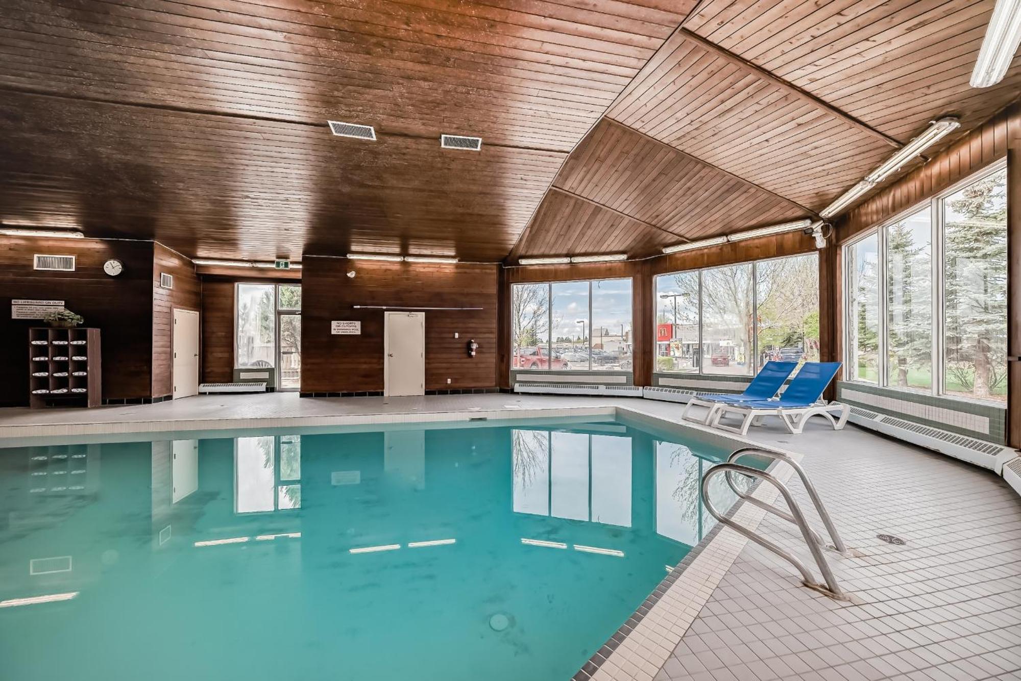 Stony Plain Inn & Suites Dış mekan fotoğraf